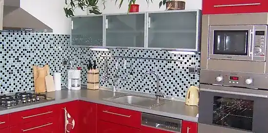 Ako originálne oživiť kuchyňu pomocou mozaiky