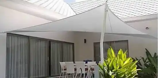 Ako vybrať slnečníky a tienidlá na záhradu aj balkón?