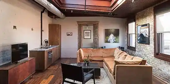 Podľa čoho vybrať vhodný televízny stolík či držiak?