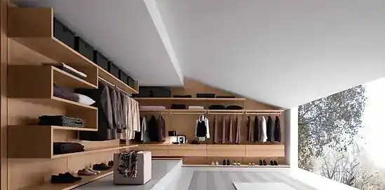 Jarný šatník vyžaduje jarnú šatňu