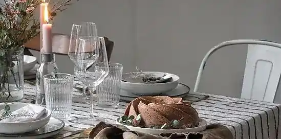 Stolovanie vo vidieckom štýle