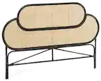 čelá postelí
