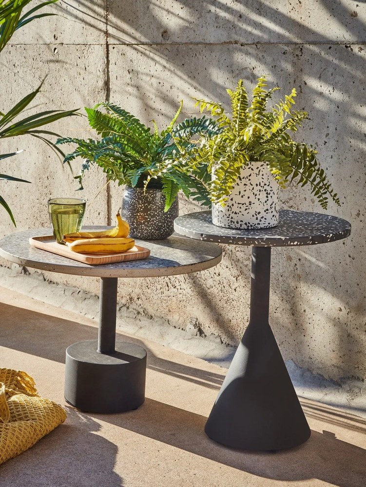 Čierny príručný stolík Kave Home Melano