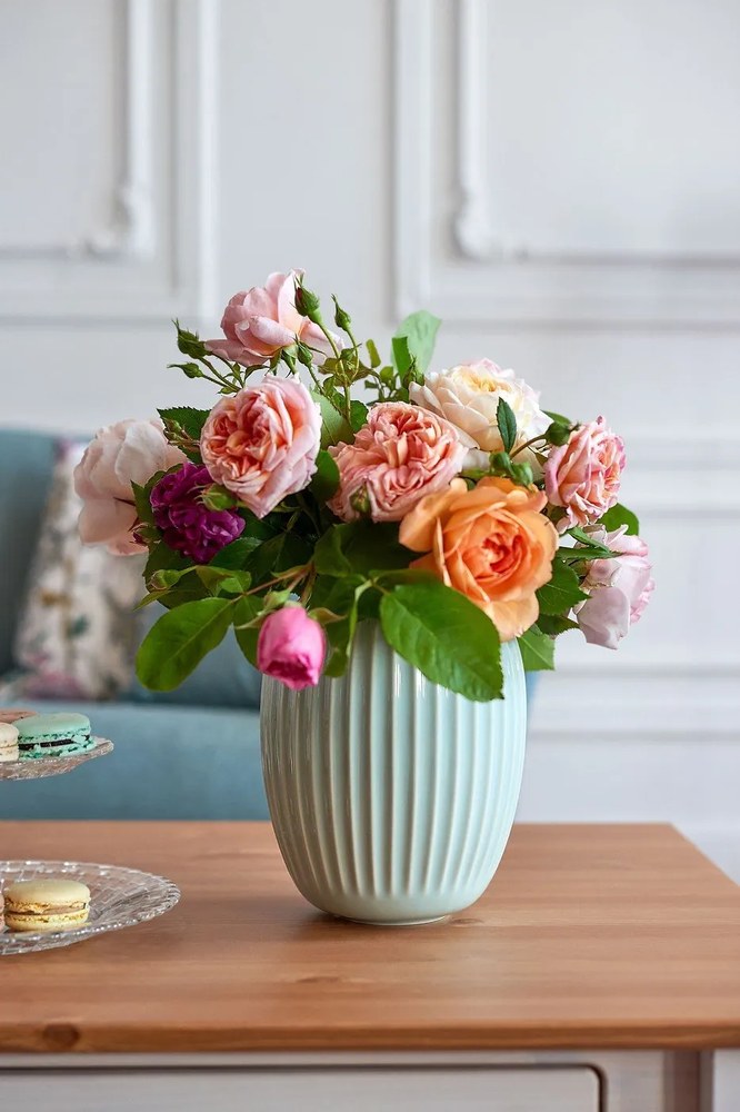 Biely konferenčný stolík z borovicového dreva s prírodnou doskou Støraa Inda