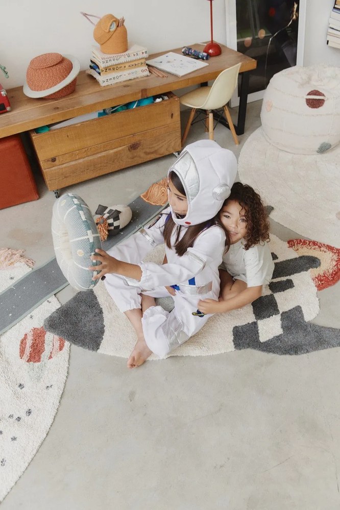 Krémovobiely detský sedací vak Solar System – Lorena Canals