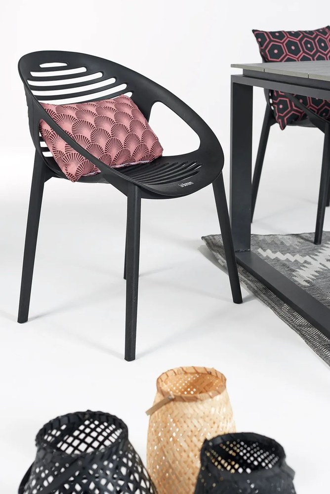 Čierne záhradné kreslo Bonami Essentials Joanna