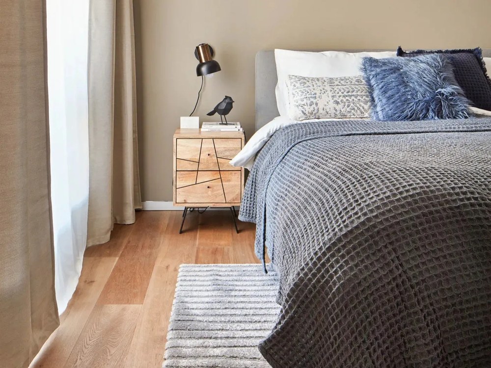 Sivá čalúnená dvojlôžková posteľ bez roštu 180x200 cm Mattis – Meise Möbel