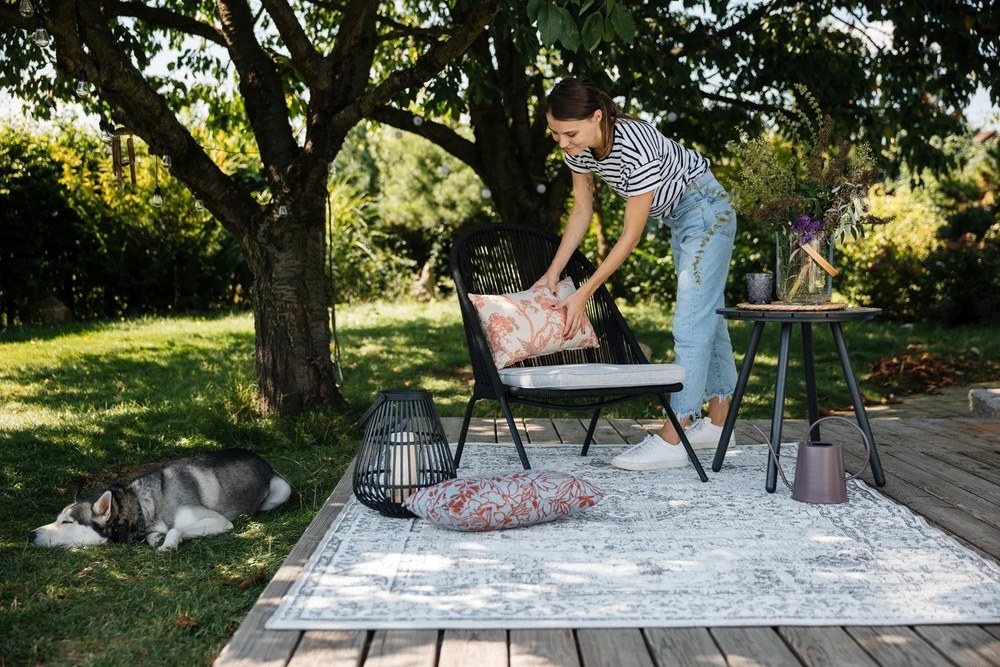 Sivý záhradný stôl Bonami Essentials Lounge, ø 51 cm