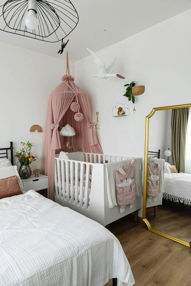 Čierne závesné svietidlo Squid Lighting Root, výška 111 cm