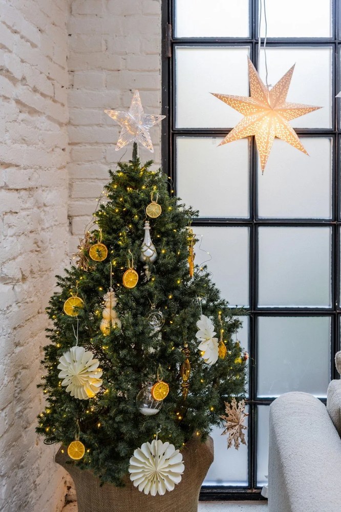 Papierová ručne vyrobená vianočná ozdoba ø 10 cm Honeycomb Snowflake – Sass & Belle