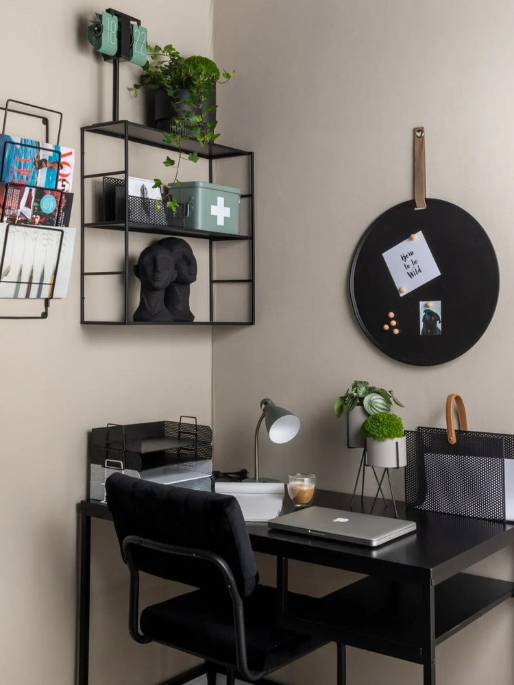 Čierny stojan na časopisy PT LIVING