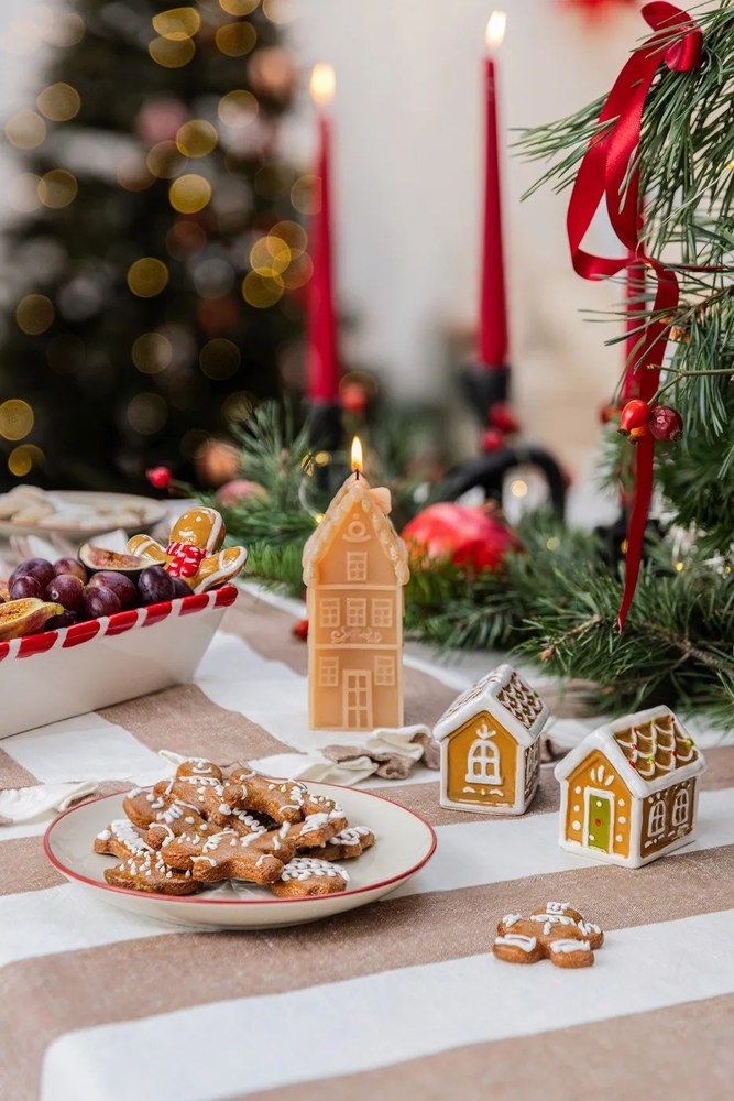 Krémové dezertné taniere s vianočným motívom z kameniny v súprave 2 ks ø 16 cm Jolly – Bloomingville