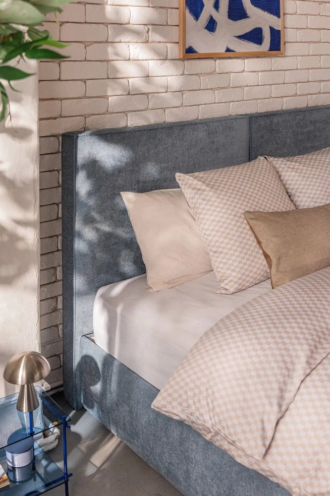 Tmavosivá LED stmievateľná stolová lampa (výška 20 cm) Mush – Hübsch