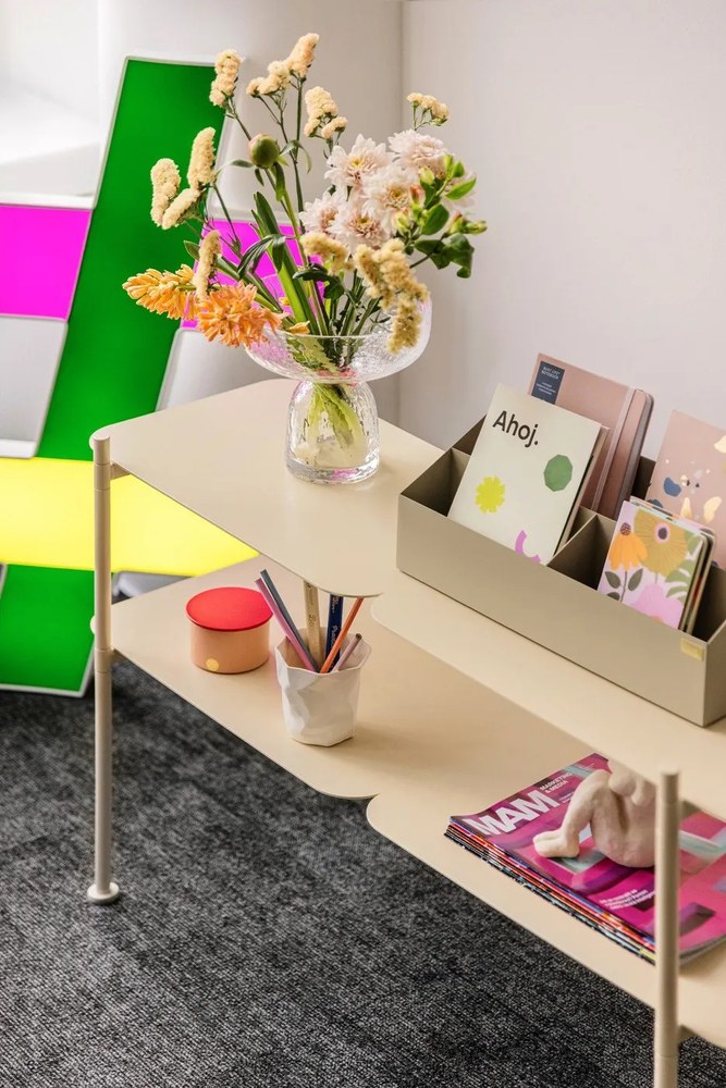 Sklenená ručne vyrobená váza (výška 19 cm) Aino – Hübsch