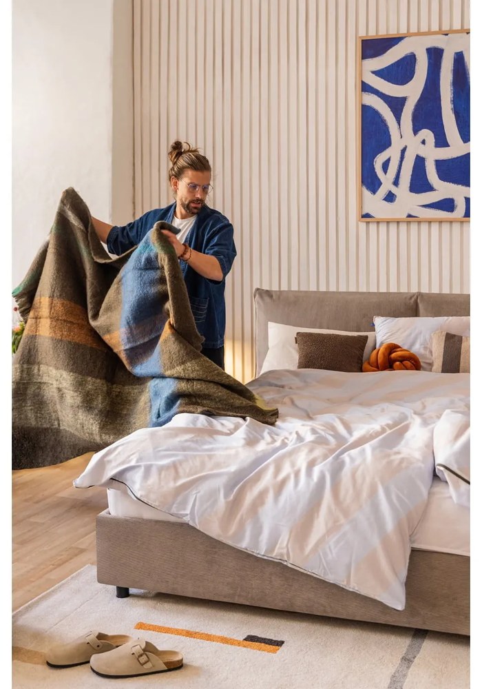 Čalúnená dvojlôžková posteľ taupe s úložným priestorom s roštom 180x200 cm Myra Pillow – Bonami Selection