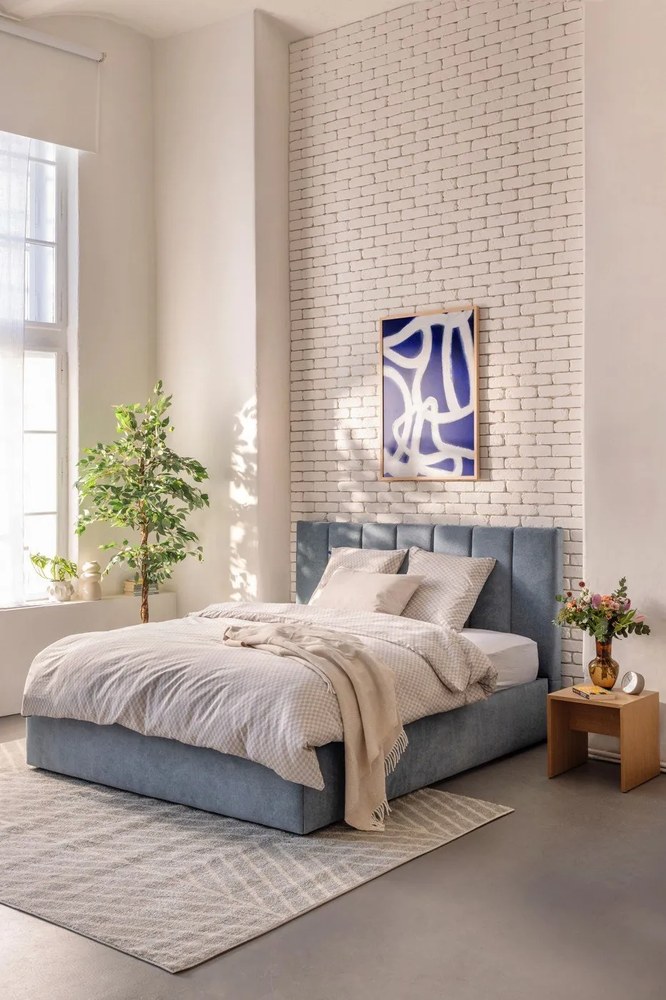 Modrá čalúnená dvojlôžková posteľ s úložným priestorom s roštom 180x200 cm Thessa Bold Line – Bonami Selection