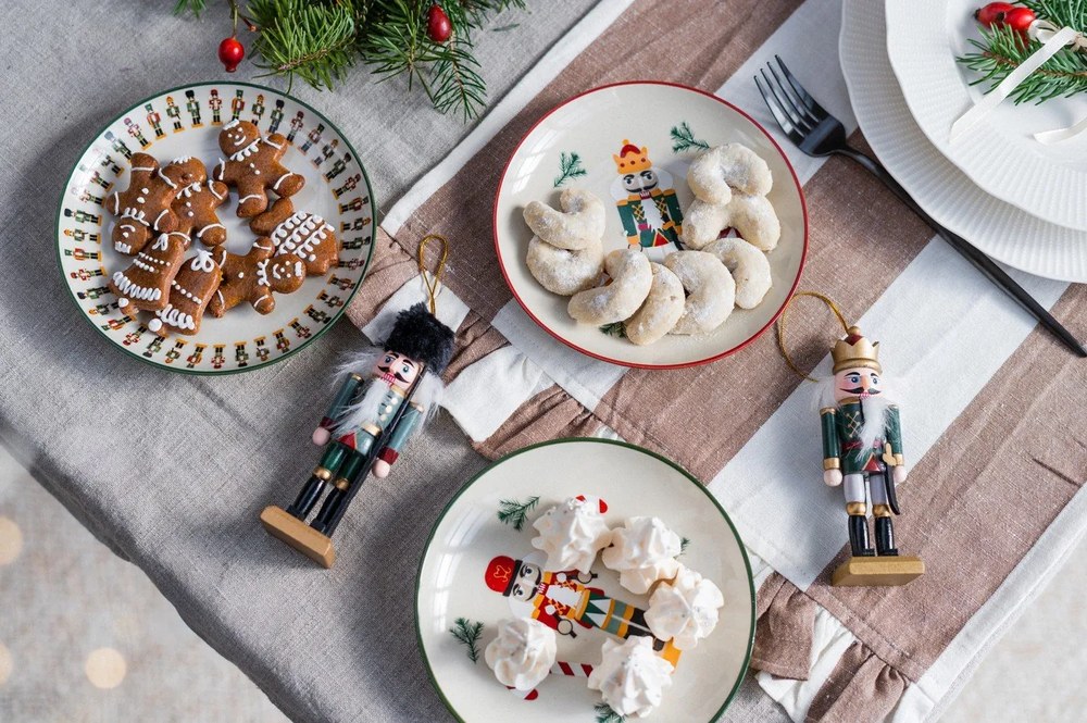 Drevené vianočné ozdoby v súprave 6 ks 13 cm Nikita – Bloomingville