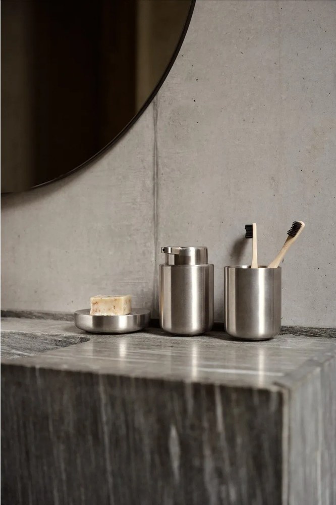 Téglik na zubné kefky z nehrdzavejúcej ocele v matne striebornej farbe Ume – Zone