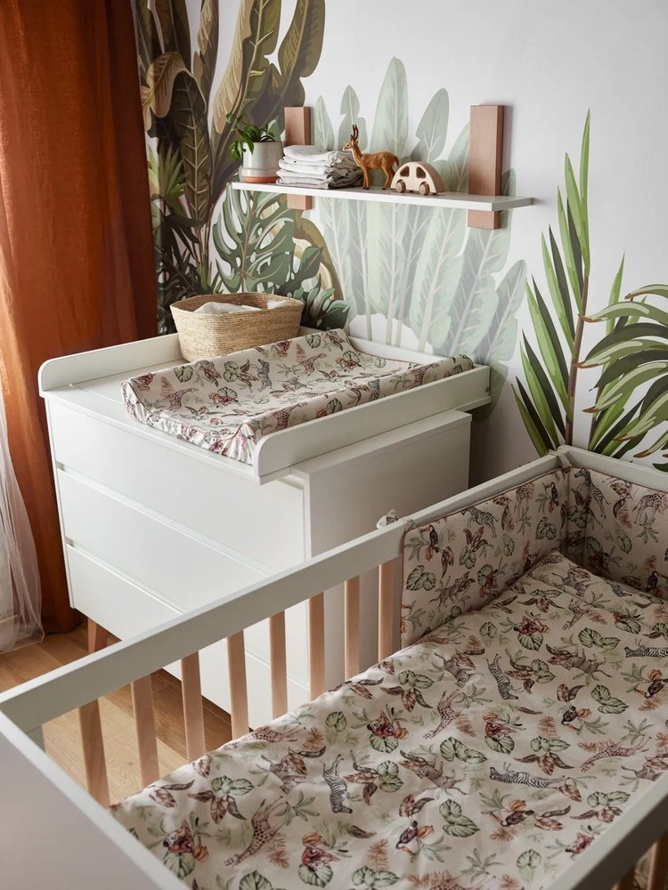 Biela detská komoda so zásuvkami Pinio Swing, 100 x 92 cm