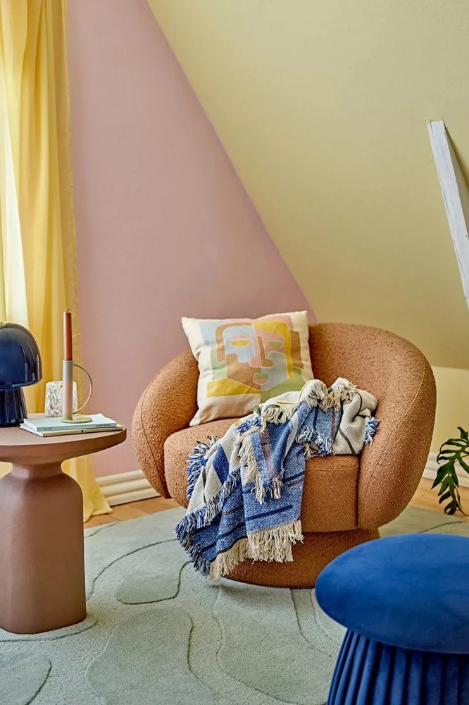 Tmavomodrý taburet Roberta – Bloomingville