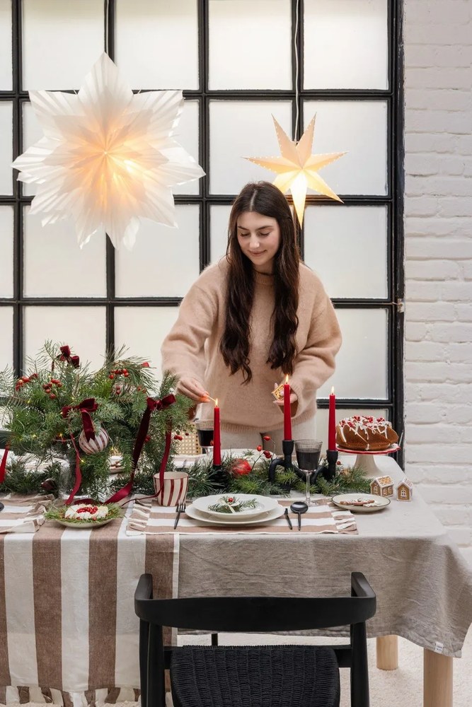 Behúň na stôl s prímesou ľanu 50x150 cm Maura – Kave Home