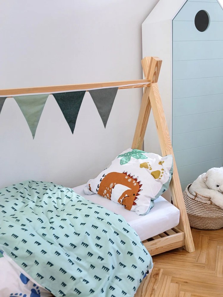 Domčeková posteľ z borovicového dreva Adeko Mila TP, 90 × 200 cm