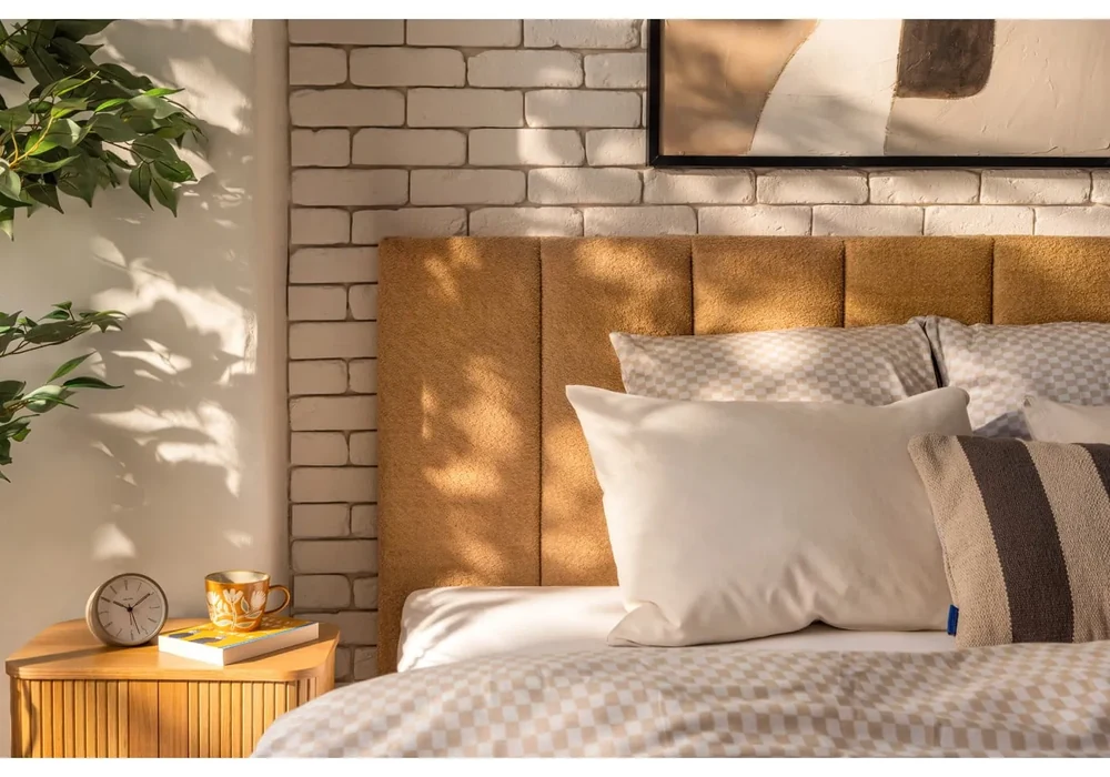 Čalúnená dvojlôžková posteľ s úložným priestorom s roštom 160x200 cm v horčicovej farbe Thessa Bold Line – Bonami Selection