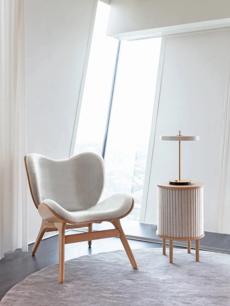 Béžové kreslo A Conversation Piece – UMAGE