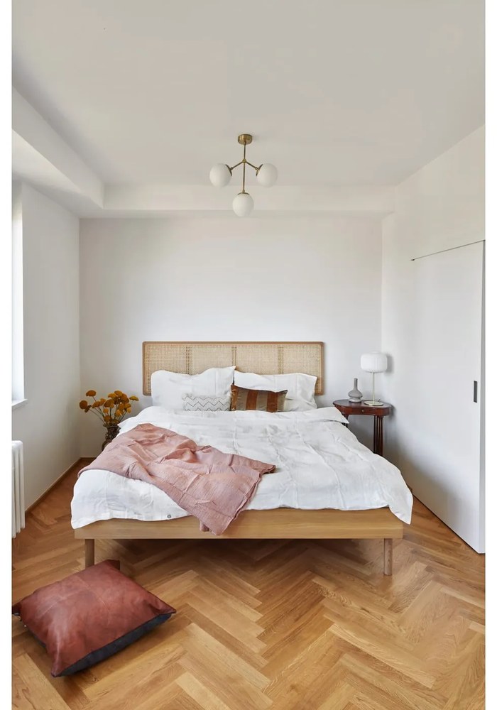 Stolová lampa v mosadznej a bielej farbe Markslöjd Sober