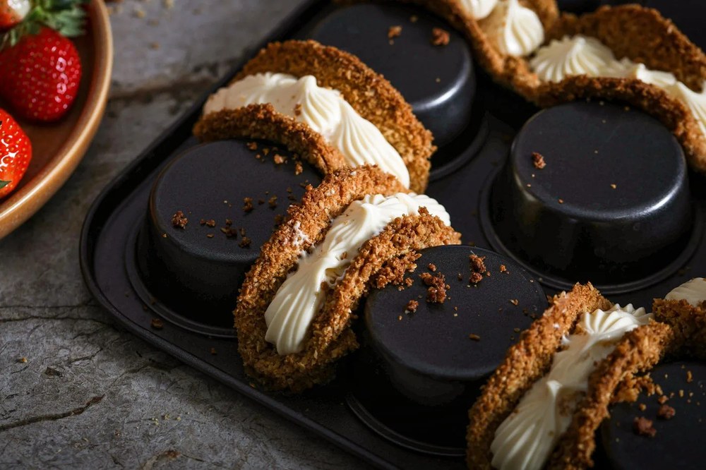 12-dielna súprava tehlovooranžového kameninového riadu Bonami Selection Malia