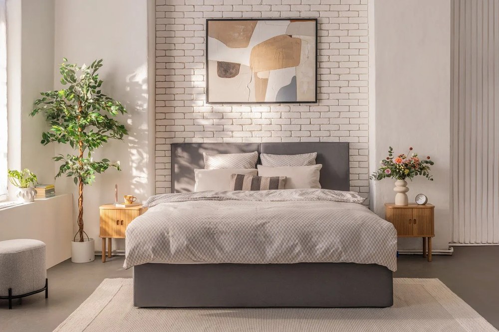 Sivá čalúnená dvojlôžková posteľ s úložným priestorom s roštom 180x200 cm Thessa Bold – Bonami Selection