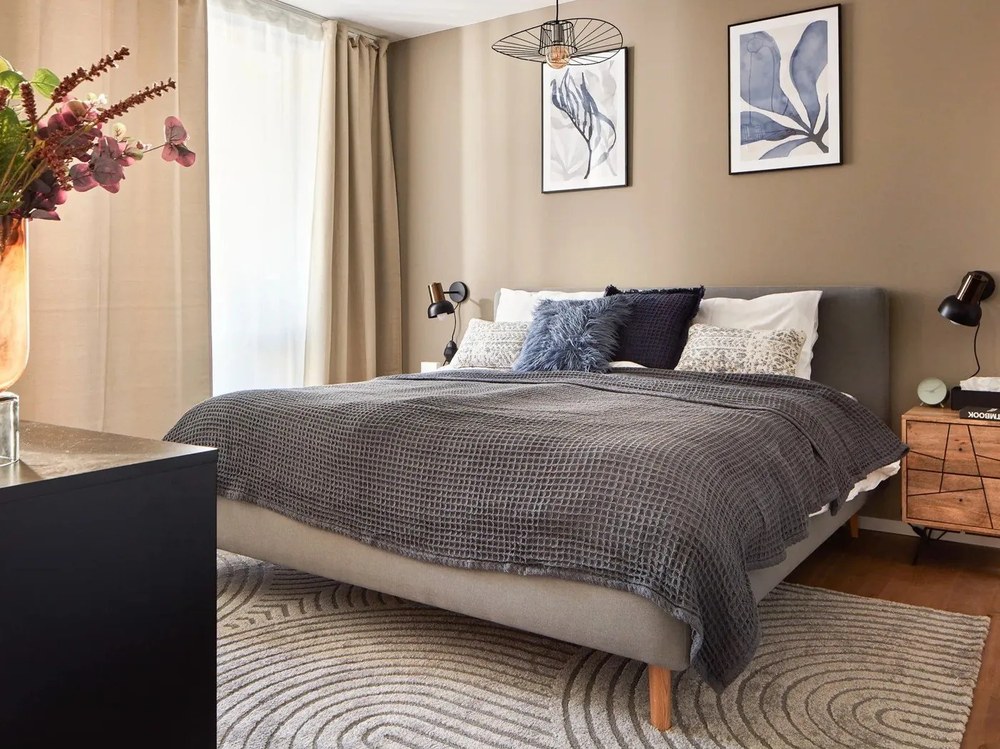 Sivá čalúnená dvojlôžková posteľ s úložným priestorom s roštom 180x200 cm Mattis – Meise Möbel