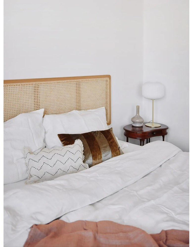 Stolová lampa v mosadznej a bielej farbe Markslöjd Sober