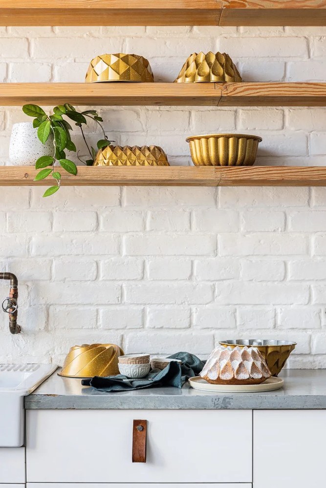 Forma na pečenie z liateho hliníka v zlatej farbe Bonami Selection Rosa