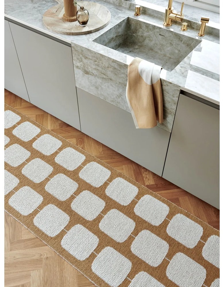 Okrovožlto-krémový vnútorný a vonkajší behúň 70x200 cm Sten Ochre – Pappelina