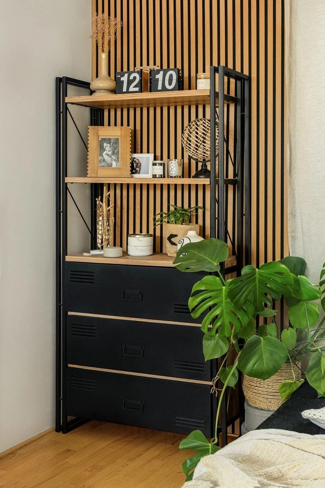 Biely stojanček na šperky s detailom z bukového dreva YAMAZAKI Tosca Branch