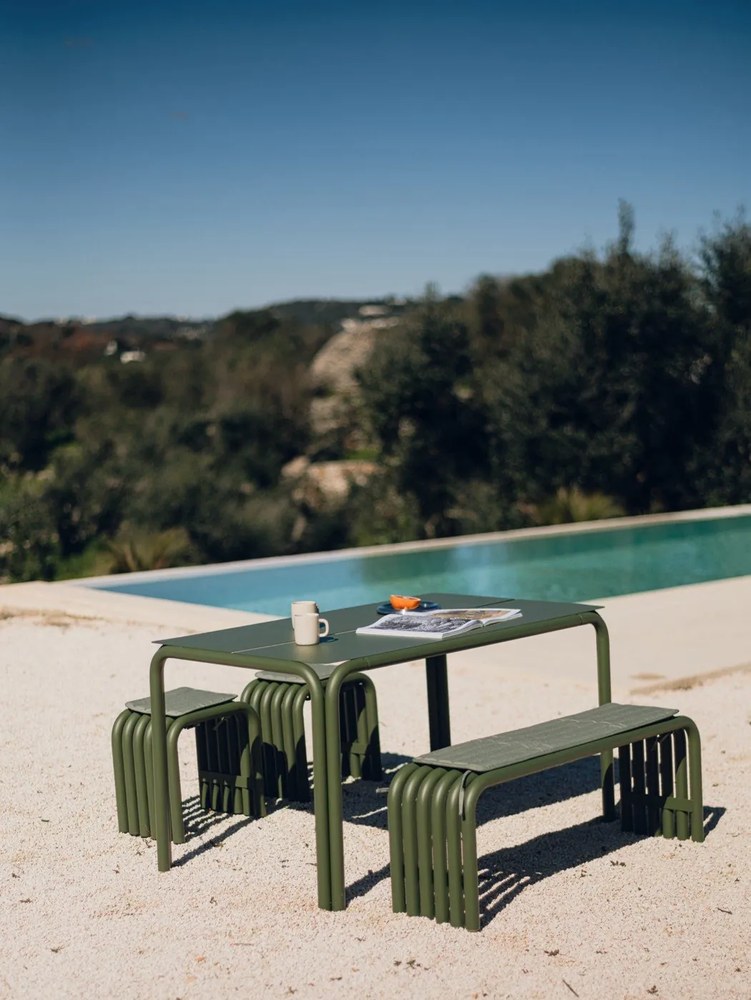 Zelená kovová záhradná lavica Nokk – noo.ma