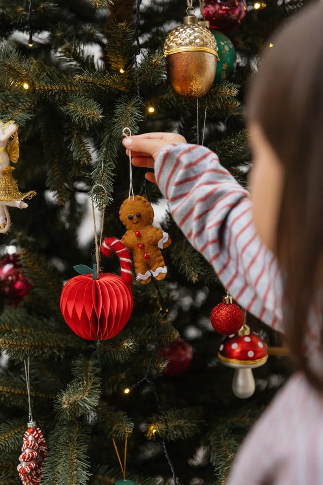 Sklenená vianočná ozdoba 9 cm Candy – Bloomingville