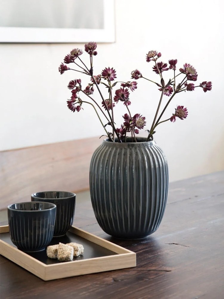 Antracitová kameninová váza Kähler Design Hammershoi, výška 20 cm