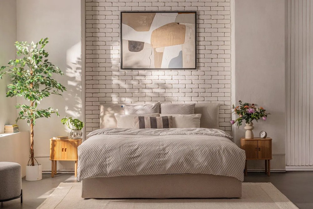 Béžová čalúnená dvojlôžková posteľ s úložným priestorom s roštom 180x200 cm Thessa Pillow – Bonami Selection