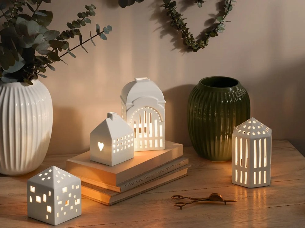 Biely keramický svietnik Kähler Design Urbania Lighthouse Tivoli