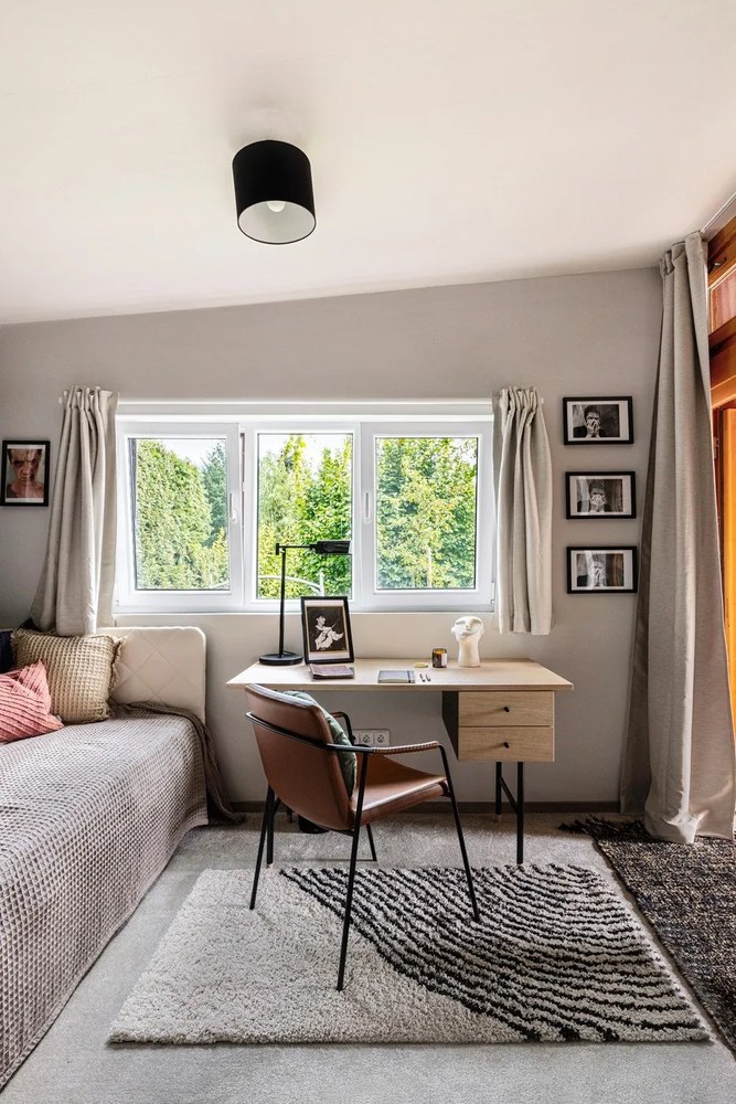 Hnedá jedálenská stolička z imitácie kože DAN-FORM Denmark Boto