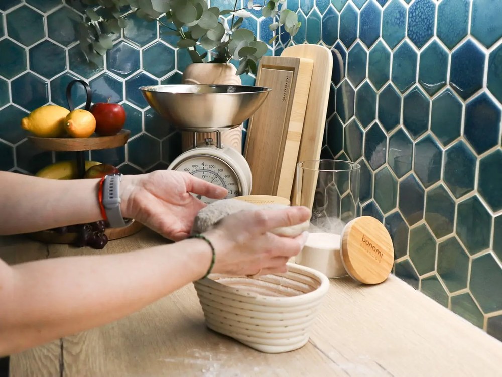 Krémovobiela kuchynská váha Kitchen Craft Living Nostalgia, nosnosť 4 kg