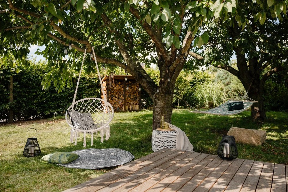 Béžové závesné kreslo Bonami Essentials Hylla