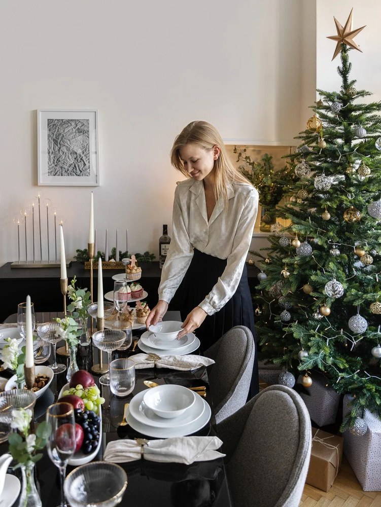 Súprava 4 koktailových pohárov s okrajom v zlatej farbe Lyngby Glas Palermo, 315 ml