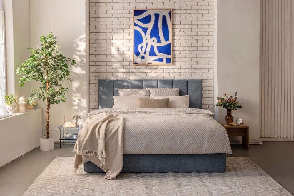 Modrá čalúnená dvojlôžková posteľ s úložným priestorom s roštom 180x200 cm Thessa Bold Line – Bonami Selection