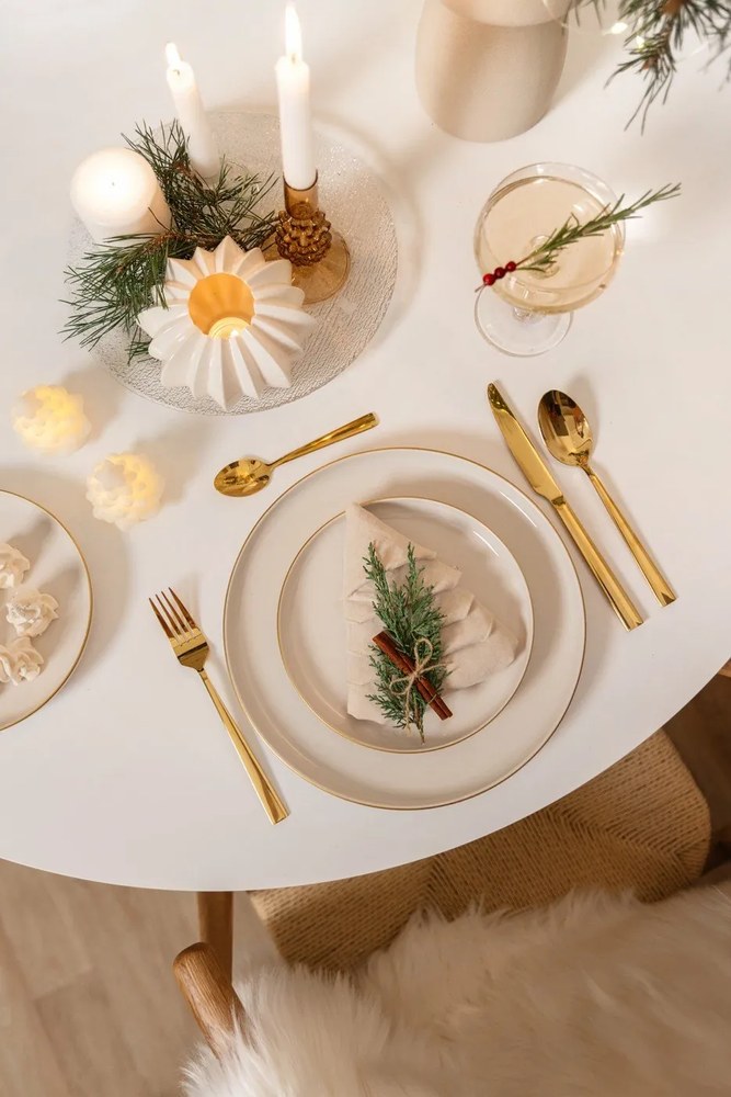 Antikoro príbor v zlatej farbe 16 ks Avie – Premier Housewares