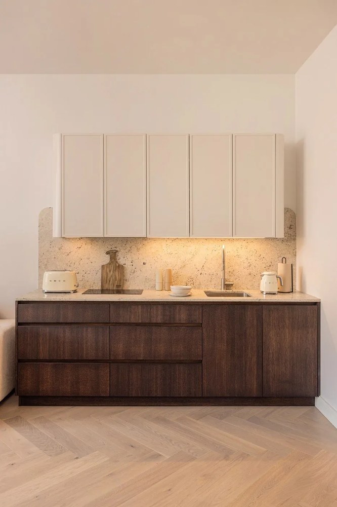 Čierny držiak na kuchynské utierky Metaltex My Roll Lava