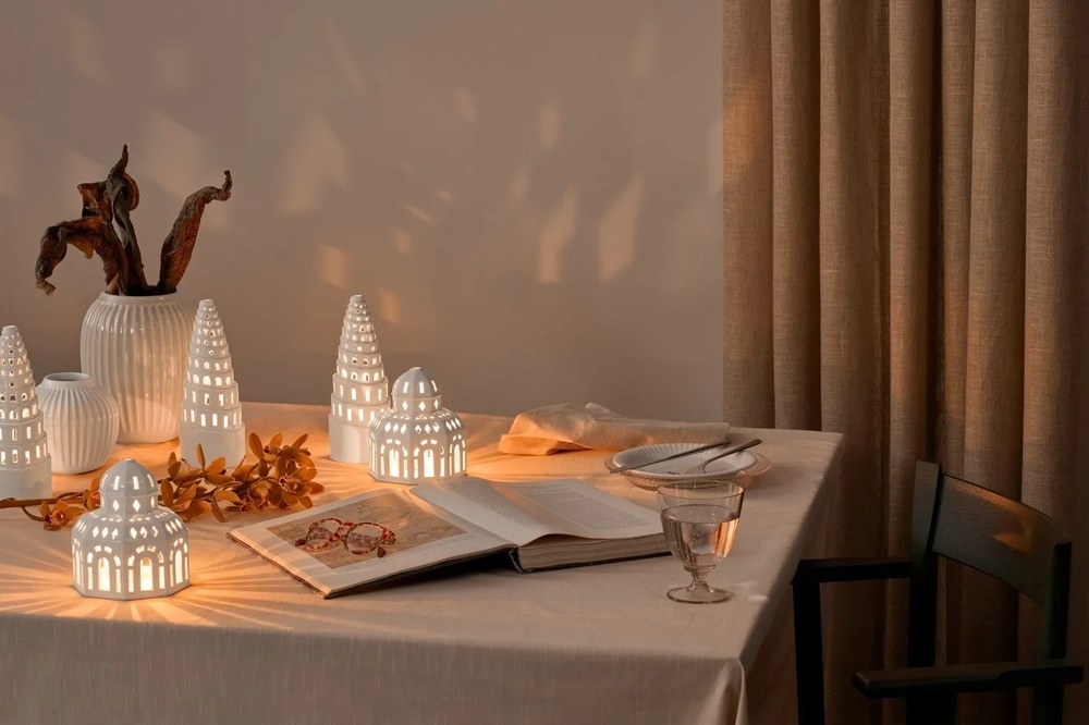 Biela kameninová váza Kähler Design Hammershoi, výška 12,5 cm