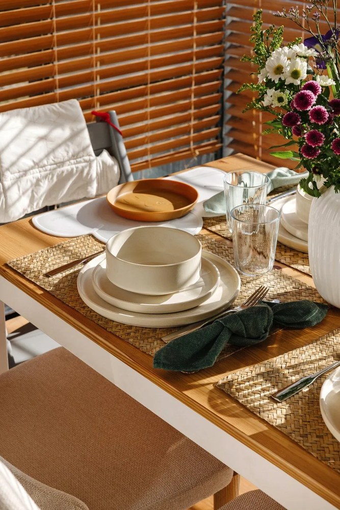 Béžová jedálenská stolička Rosie – Kave Home